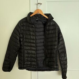 EASTERN MOUNTAIN SPORTS WOMEN’S BLACK FEATHERLIGHT PUFFER JACKET